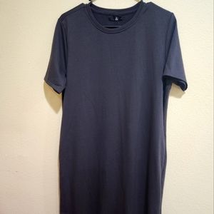 Ampersand Ave. Charcoal t-shirt dress with pockets. Size L